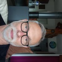 Ma maison sur le parc au bord du lac.