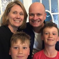 Cosy Sydney Family Home - with a pool and 10 minutes to beach