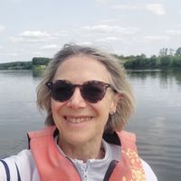 Une chambre privée en hospitalité, salle de bain + WC privatifs.