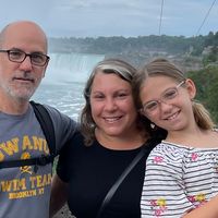 Jess, Josh, and Silans hus