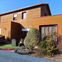 Maison en bois à 10 minutes de la mer ( Station balnéaire de Saint Brévin les pins ) de YVES et KATIA