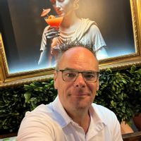 Cozy, Quiet Downtown Flat with King Bed, Stunning Balcony & Steps to Beach + Davie Village