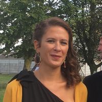 Maison typique en pierre dans un petit village de Bourgogne du sud