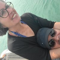 Grande chambre avec salle de douche privative et WC situés au 2ème étage de la maison