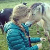 Eine friedliche Umgebung umgeben von Natur mit guten Verkehrsanbindungen.