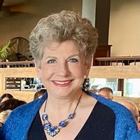 Beautiful Home in Raleigh near NC State and The Village District/Museums. Walk to great restaurants!