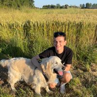 La maison de Aristide dans un hameau avec sa chapelle et ses chaumières