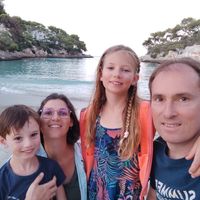 Maison avec piscine, four à pizzas, jardin et terrasse