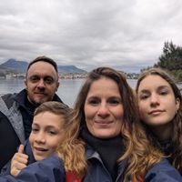 Family house with swimming pool next to beautiful Toulouse