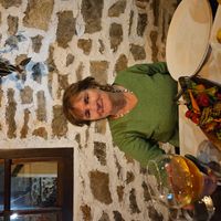 Grainne's villa . Small apartment in lower floor of old Georgian house. Separate entrance.