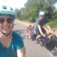 Grande maison écologique avec cour et jardin à la campagne, proche centre bourg.