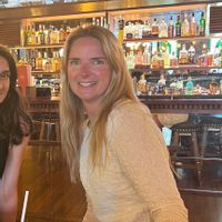 Nicki's house

4 bedroom detached family house on the edge of a village surrounded by countryside. The village of Deddington offers a selection of pubs, farm shop and convenience store. 

Deddington is just a 20 Minute drive to Blenheim Palace, Soho Farmhouse and many other Cotswold villages. 

It truly is a wonderful place to explore.