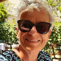 La maison de Caty Maison de caractère dans un village entouré de vignes ,au pied d'un château