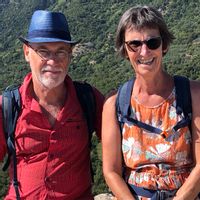 Logement calme, belle vue sur colline boisée, orientation est/sud/ouest, donnant sur terrasses.