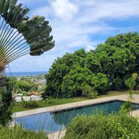 Appartement pour un séjour détente à Arue – Vue piscine et mer, parfait pour les familles