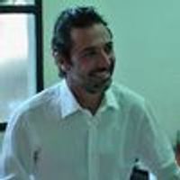 La maison de Giovanni est en plein centre le tram way passe devant et possède  deux jardins.