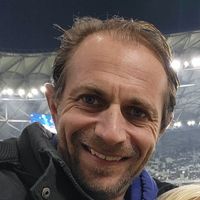 Appartement très lumineux de 160 m2 avec 3 grandes chambres en dernier étage avec ascenseur!