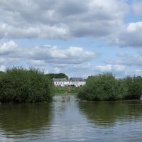 Charmante maison sur une ile de Loire avec vue imprenable sur le fleuve et les bateaux anciens.