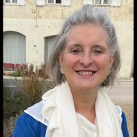 Chambre parentale avec salle de bain et wc privé . Entrée indépendante par la terrasse face a la nature