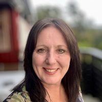 Family friendly house with sunny terraces with lake side view. Only 20 km to Stockholm City Center