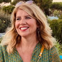 Maison mêlant charme de l’ancien et Architecture contemporaine, avec piscine , centre joli village.