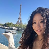 Bright and Airy 2-Bedroom Apartment with High Ceilings