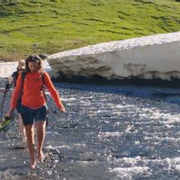 Maison située dans le village de Larnod (environ 800 habitants) en pleine campagne.