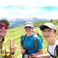 Maison lumineuse avec jardin, oliviers centenaires et une piscine dans l'arrière pays Azuréen.