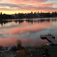 Beautiful Executive Family Home on a LAKE. Close to Banff. LOOKING 4 2024 exchanges.