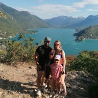 Maison neuve entre lac et montagne