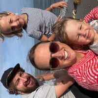 Stylish Lakeside Getaway for Families