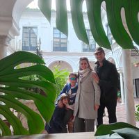 Una casa acogedora a la sombra de un hermoso limonero