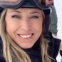 Cozy Tahoe Bungalow | Walk to Heavenly Shuttle, Lake, Dining