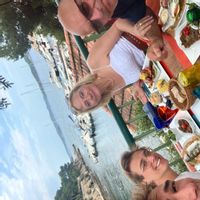 C’est une petite maison « bleue » à 8 minutes des plages du Mourillon.