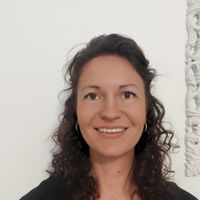 Maison moderne proche montagnes