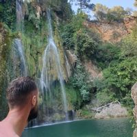 La maison au calme de Clément et Mathilde est proche des commerces ( 5min) et de la mer (20min)