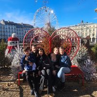 Buhardilla luminosa con despacho e iluminación circadiana