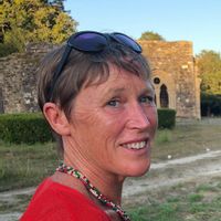 La maison de Anne Maison spacieuse, au calme, dans un grand terrain à 7 min à pied de la plage.