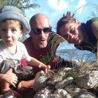 Petite maison en bois à la campagne tout près de la mer