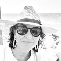 La maison de Sol est à 5 mn à pieds des plages et des restaurants de bord de mer