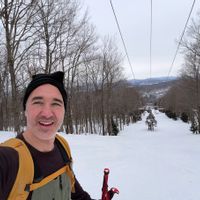 Ski-in/out Sutton chalet: 4BR, gas fireplace, EV charger, ski locker, Mudroom. True mountain soul!