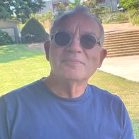 Seafront  house on the ground with wide lawns in central Israel and in a quiet rural environment.