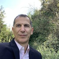 Studio de ~18m2 au 1er étage dans rue très calme, proche métro Courcelles et du Parc Monceau.