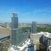 Panoramic penthousish w/ sea views in city center