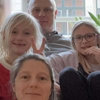 Family-friendly home with walking distance to one supermarket, forest and lake for swimming.