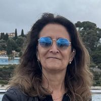 Vue sur mer à 180 degrés nichée au milieu des pins