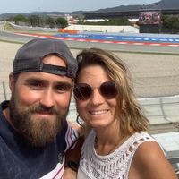 La maison d’Aurélie et Romain Maison 3 chambres à 15 min de Macon et 1h de Lyon . Se situe à la frontière de la Saône et Loire et du Rhône permettant d’accéder en - d’1h à Lyon, Chalon sur Saône, Beaune, Bourg en Bresse . Maison baignée de lumière située dans un petit village avec boulangerie et pizzeria . Le centre du village est au bord d’une rivière permettant de pique niquer ou pêcher au calme . Maison clôturée avec portail électrique