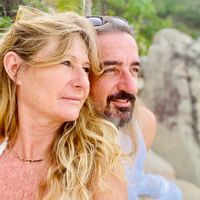 cabane tropicale au coeur de la forêt tropicale