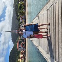 Bienvenue dans notre maison de 150 m², idéale pour profiter d’un séjour paisible en famille. Située au bout d’un chemin, sans vis-à-vis avec peu de passage, elle offre un cadre calme et préservé, parfait pour se reposer.
