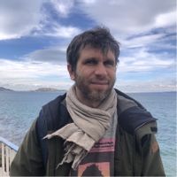 petite maison bretonne en granit plage et bourg avec jardin